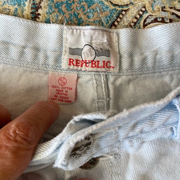 Vintage baggy denim shorts buttonhigh waist Republic distressed light wash 11/12 - Picture 6 of 7